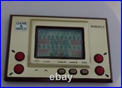 In hand nintendo game and watch manhole mh-06